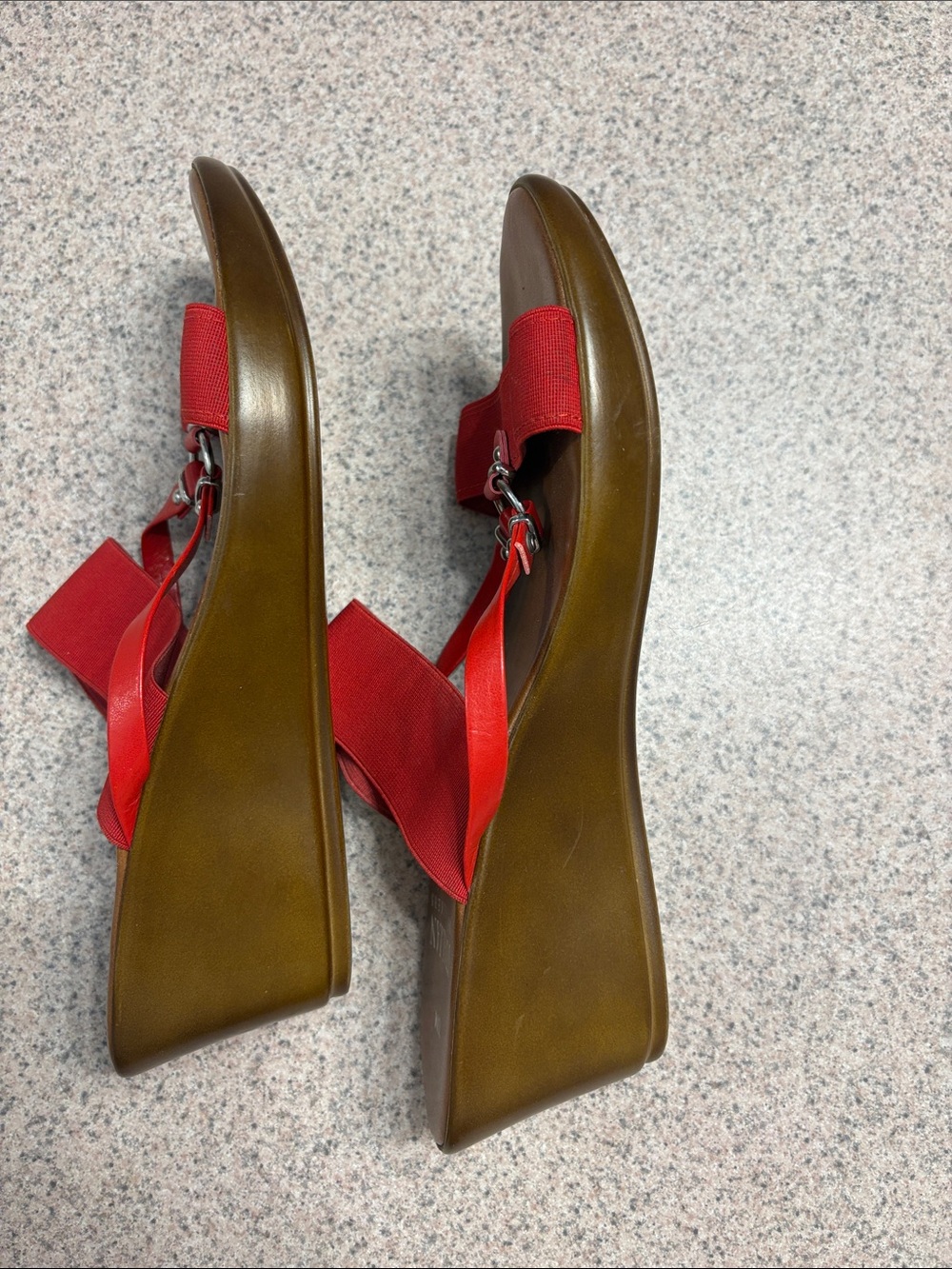 Italian Shoemakers Red and Brown Elastic Strap Slide Sandals - Picture 10 of 10